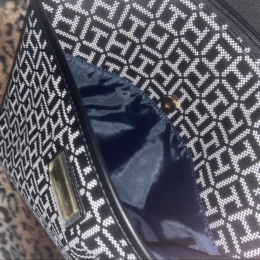 Tommy Hilfiger Crossbody Purse - Picture 3 of 6